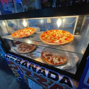 Ruta de mercados. Balcones de San Miguel, 25 años en GPE, sábados por la noche, más de 20 cuadras y variedad de comida: tortas, pollo asado, brochetas, churros y más