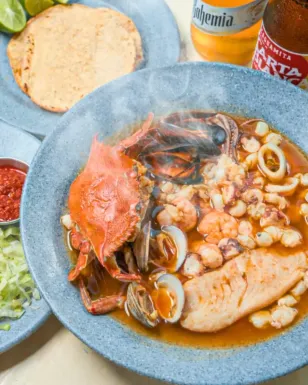 ¿Mariscos en tiempo de frío? ¡Claro que sí! Aquí 5 marisquerías recomendadas por nuestros lectores con caldos calientes y pescado asado y frito