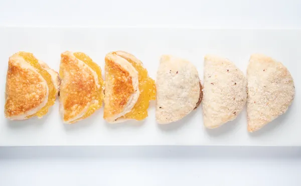 Con más de 70 años de historia y por ser una tradición: las empanaditas rellenas de cajeta y piña de Fruticake ya son "Platillo Icónico de NL"