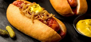 Para aquellos que se juntan con la familia el fin de semana, aquí 3 recetas de Pato Lobo súper fáciles de hacer: Hotdog Vermount, Panini y Salchicha botanera
