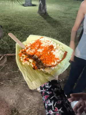 Ruta de mercados. Mercado del Chorro: fin de semana en la tarde, comida sudamericana, antojos, productos orgánicos, música de los 60, karaoke y hasta pasillo vegano