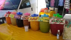 Ruta de mercados. La Florida: jueves y sábados por la mañana, conocido por sus pacas de ropa, lotería, desayunos, aguas frescas, gorditas, menudo, barbacoa y más