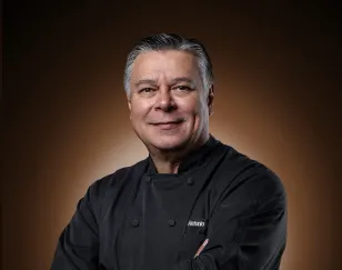 Conoce al chef Toño Márquez: uno de los primeros en traer a NL platillos innovadores de mariscos con fusión de sabores, 40 años de trayectoria y diploma Cordon Blue