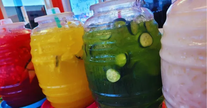 Ruta de mercados. La Florida: jueves y sábados por la mañana, conocido por sus pacas de ropa, lotería, desayunos, aguas frescas, gorditas, menudo, barbacoa y más