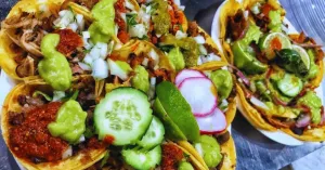 Ruta de mercados. Mercado Cordillera, mercado gourmet con más de 16 restaurantes diferentes: comida internacional, mariscos, tacos, postres y taproom