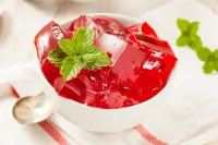 RECETA. Mamá de Rocco nos comparte 3 snacks refrescantes, nutritivos y ligeros: Rollitos de pepino con salmón, Gelatina de jamaica y Snack energético de carne seca