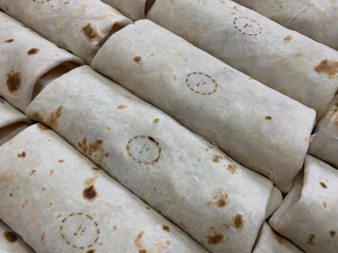 Visitamos burritos caseros por Satélite y Carretera, encontramos que estos 3 son los más baratos y llenadores: chicharrón, deshebrada, picadillo, frijol y pizza