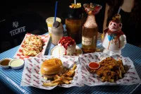 Punto Norte Food Park: el spot en ESC con música en vivo, partidos de fútbol, hamburguesas, bebidas creativas, mariscos, tacos, BBQ texano y hasta comida yucateca — Gastronomía en Monterrey, Nuevo León