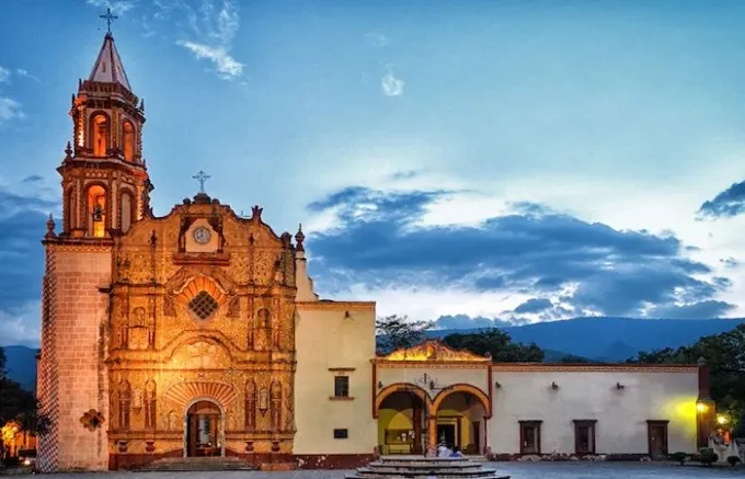 Recorridos por NL. “El que vino a Arteaga y no probó asado de mezquite, no vino". Una guía por Coahuila: sabores tradicionales, carnitas y licor de manzana