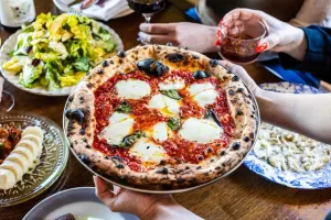 Semana Santa 2026.Pizza italiana con recetas auténticas, pero en McAllen y Austin: aquí 3 opciones ligeras, artesanales y al horno de leña