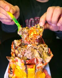 Si nos gustan los elotes súper monchosos y revueltos con cacahuate, salsas y carne, ¿por qué rechazamos la capirotada y el revoltijo por estar mezclados? — Gastronomía en Monterrey, Nuevo León