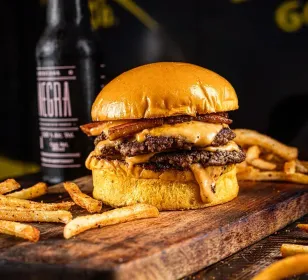 ¿Antojo de una hamburguesa bien servida? Visitamos foodtrucks en la ciudad y estos 3 tienen las más populares y monchosas en SNN, APO y MTY — Gastronomía en Monterrey, Nuevo León