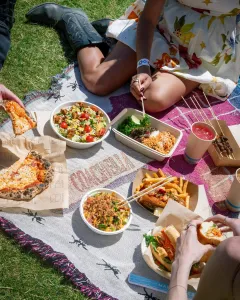 ¿Qué prefieres: Pa'l Norte o Coachella? Aquí una comparativa entre la oferta gastronómica de ambos festivales: el sabor regional frente al internacional