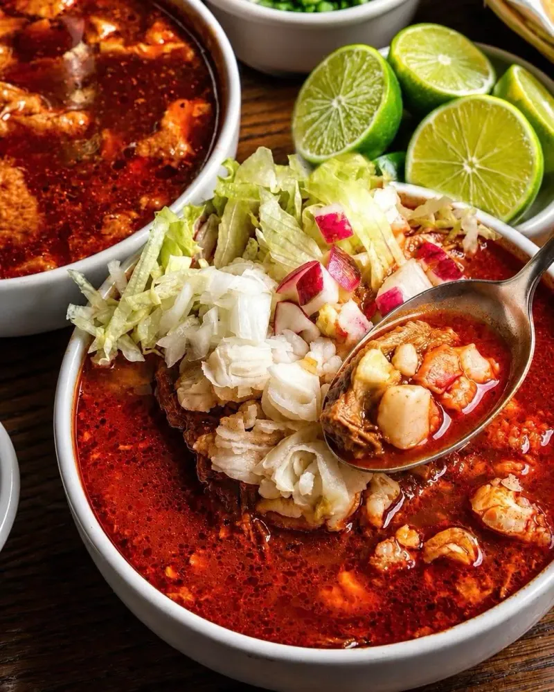 Es oficial: se acabó la dieta. De septiembre a diciembre comemos como si el año terminara mañana: antojitos, churros, tamales, pan de muerto, asado... ¿Apoco no?