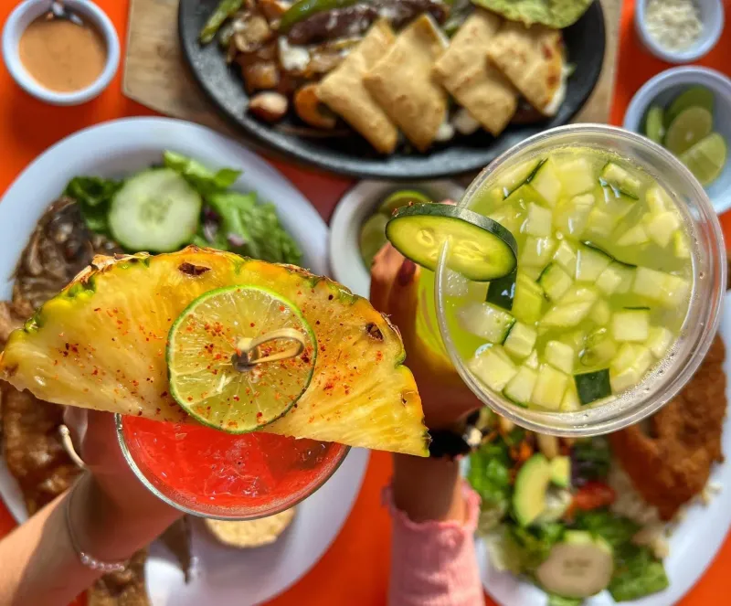 A veces hace tanto calor en Monterrey que algunos regios prefieren elegir un restaurante por su aire acondicionado en lugar del tipo de comida que ofrecen