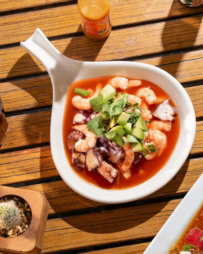 A veces hace tanto calor en Monterrey que algunos regios prefieren elegir un restaurante por su aire acondicionado en lugar del tipo de comida que ofrecen