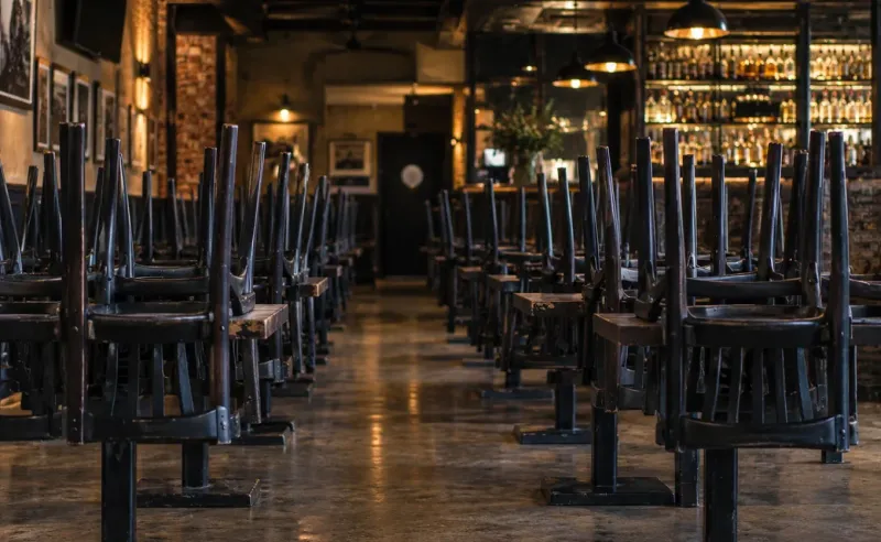 ¿Estamos en crisis? Desde 2025 bajó el consumo y el Mundial no fue lo esperado; los regios buscan recortar gastos y los restaurantes tratan de atraerlos de regreso