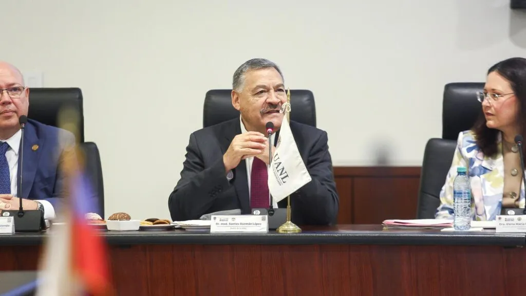 Avanza UANL en educación de clase mundial