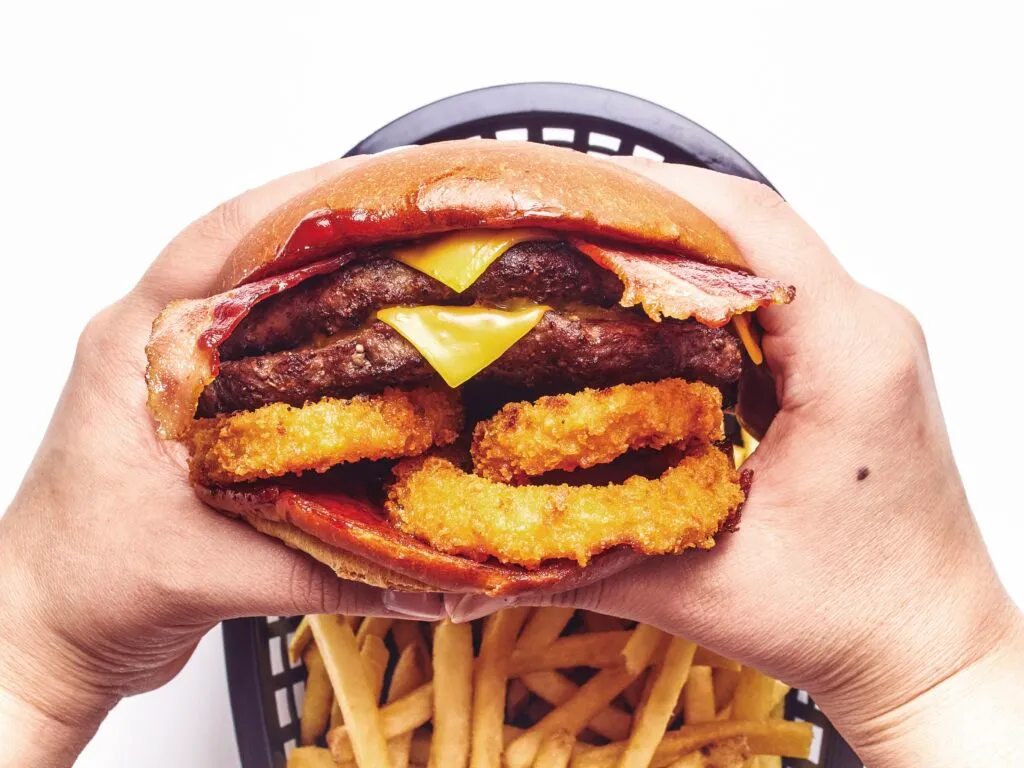 Los días 10, Carl's Jr. tiene promoción y hoy no es la excepción.