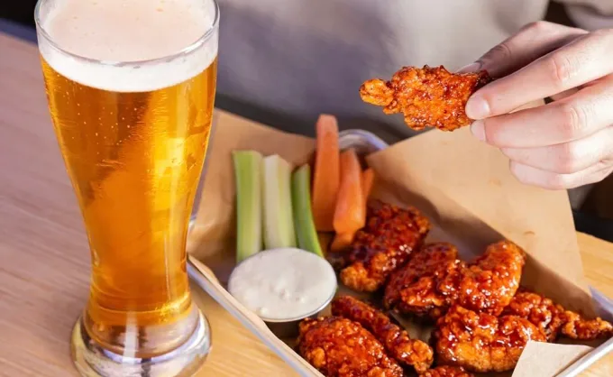 Buffalo Wild Wings + Martes + Mundial de Clubes = lleno total.