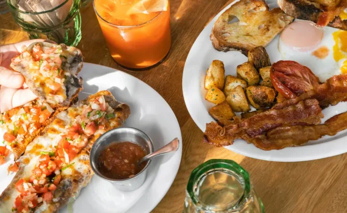 Consejo Editorial Residente: Café Laurel, desayuno de clase mundial