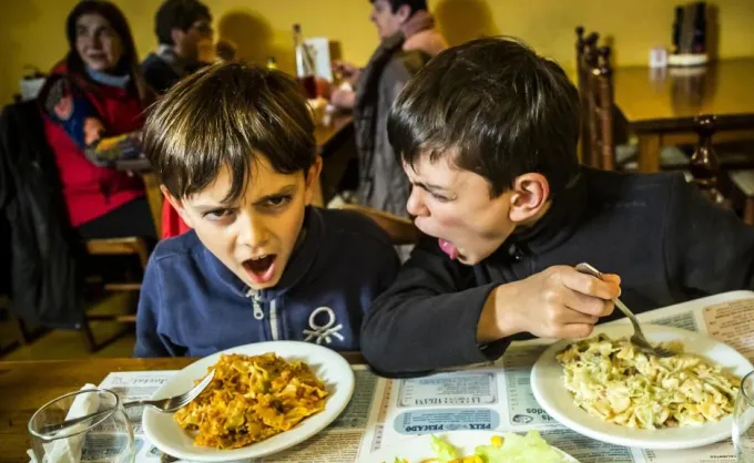 Niños en restaurantes para adultos: prohibido — Gastronomía en Monterrey, Nuevo León