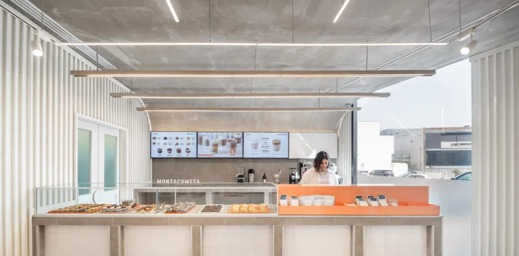 En familia. Las hermanas Alanís y Montacometa