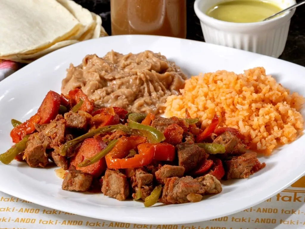 Sabores imperdibles: Qué pedir en Taki-ando