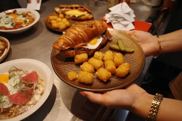 GIVEAWAY. El brunch es la nueva tendencia en gastronomía. Aquí $1500 para que pruebes Velde "como Dios manda."