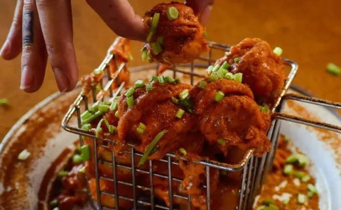 Papas Chatas de La Gertrudis: Lo que le faltaba al "gigante de acero" para redondear su oferta gastronomica.