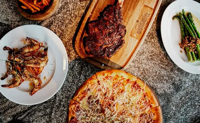 ¿Es posible comer con $600 pesos en Arboleda, para dos personas y con propina?