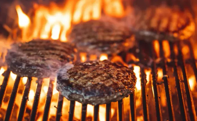 No se sabe si las hamburguesas al carbón se inventaron en Monterrey o no. De lo que estamos seguros es que aquí se perfeccionaron. Aquí 4 opciones.
