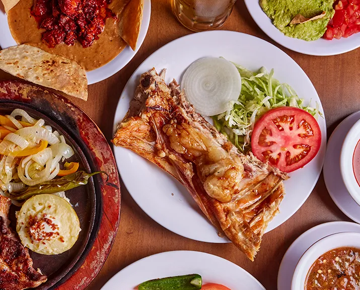 El cabrito al pastor de Los Cabritos Alameda es ya un Platillo Icónico de Nuevo León. ¿Ya lo probaste?