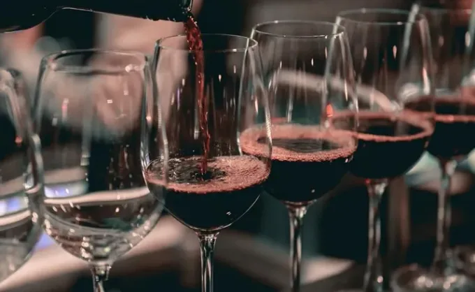 28/08 Día del vino tinto: Carlos “El Sosofróstico” Solares, nos recomienda los mejores vinos en restaurantes basándose en variedad, servicio y precio.