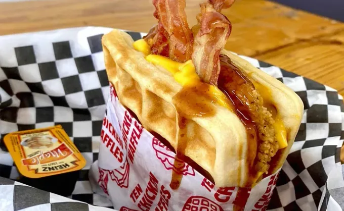 Waffles con pollo. La delicia surgida en Harlem en los 30s y popular en todo EU, ya comienza servirse en los menús de NL. Aquí 3 opciones - San Pedro, Nuevo León