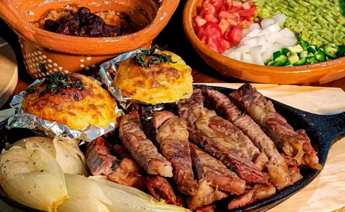 ¿Vas a ver el partido en el estadio de Rayados y no sabes a donde ir a comer después? Aquí varias opciones en la zona