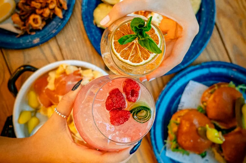 Apollo Garden, la terraza-bar que supo esperar a que llegara su momento. Hoy, es el lugar de moda entre los jóvenes de San Pedro