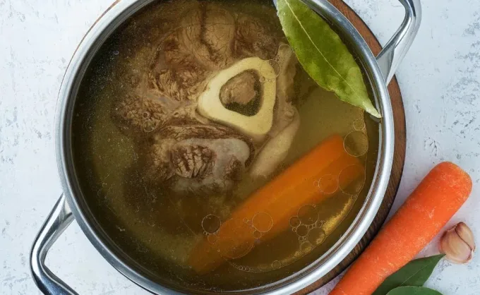 Seguimos en busca de powerfoods. Aquí los beneficios del caldo de huesos.