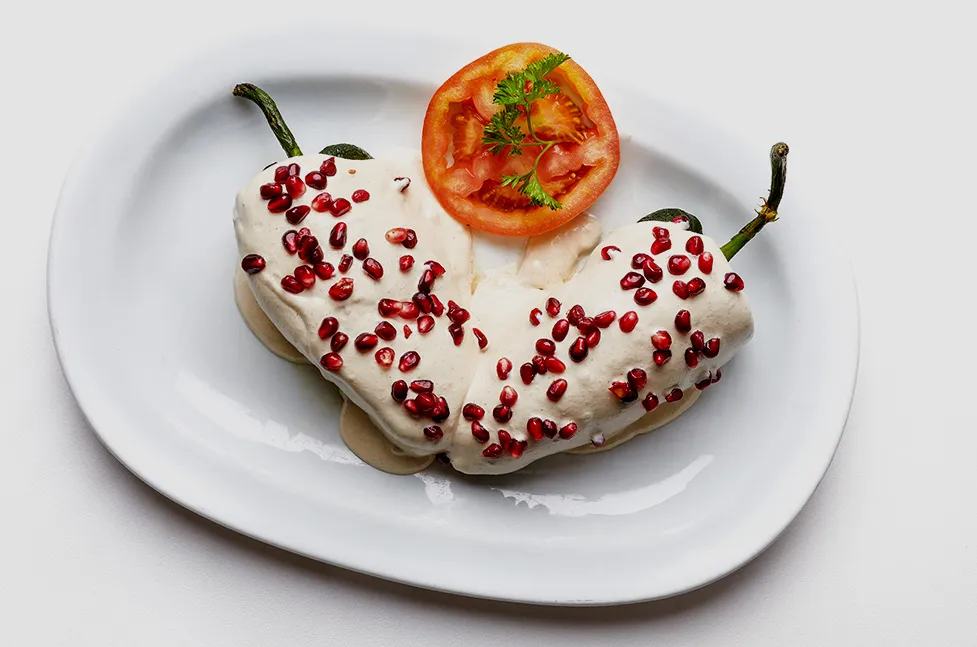 El Chile en Nogada de El Gusto de Puebla Restaurant, es un "Platillo Icónico de Nuevo León"