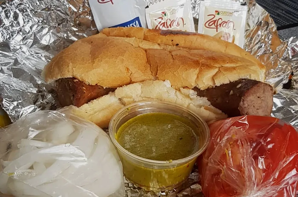 Las incomparables tortas de chorizo uruguayo de "El Negro" Esquivel. Una de varias aportaciones del futbol a la gastronomía local