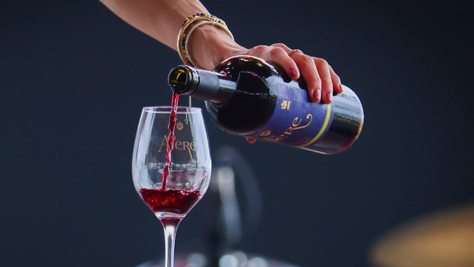 Presenta UANL su vino 100% hecho en Nuevo León