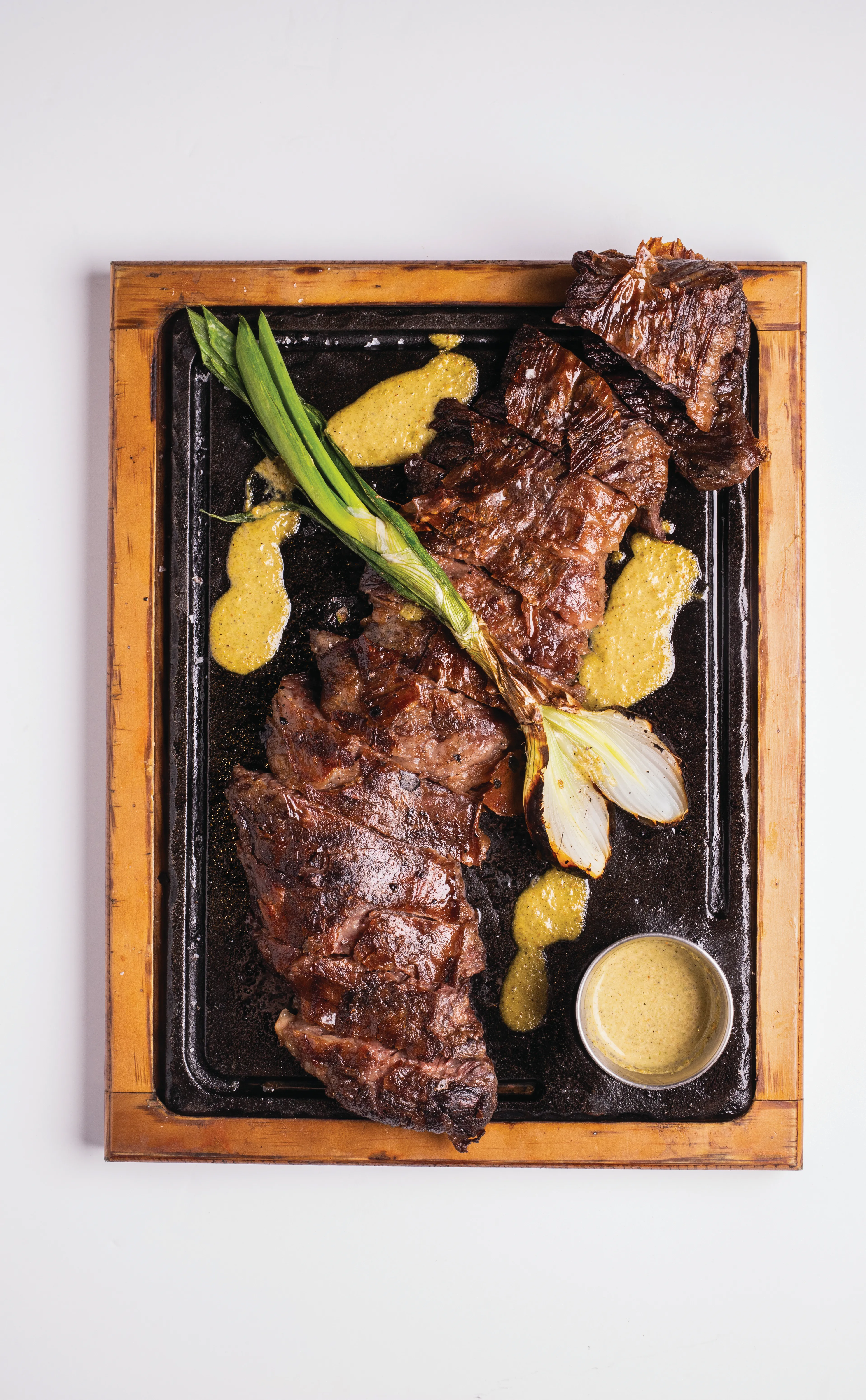 Oreada por 8 horas y asada al mezquite, la Carne Zaraza de Arrachera Asada de El Jonuco, ya es un "Platillo Icónico de Nuevo León"