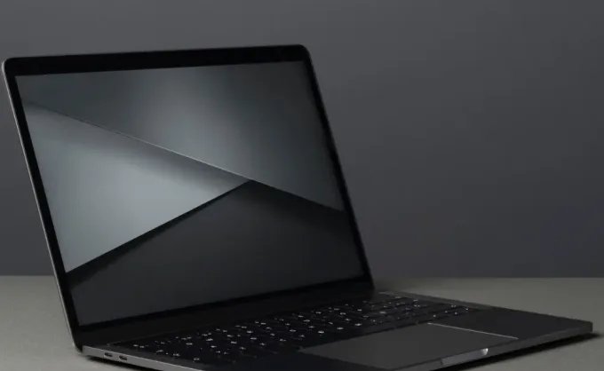 GIVEAWAY. Celebra con nosotros el 10º aniversario de Residente con dos premios: una MacBook Air y una cena privada para 8 personas en Tatemate