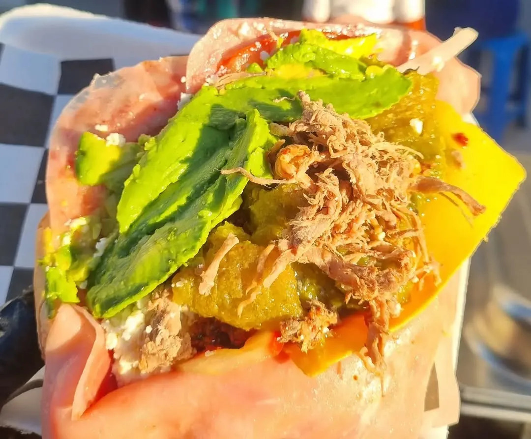 Infografía. Tortas gigantes, cantidades groseras de aguacate y excelentes precios. Aquí las top 7 tortas callejeras de Monterrey