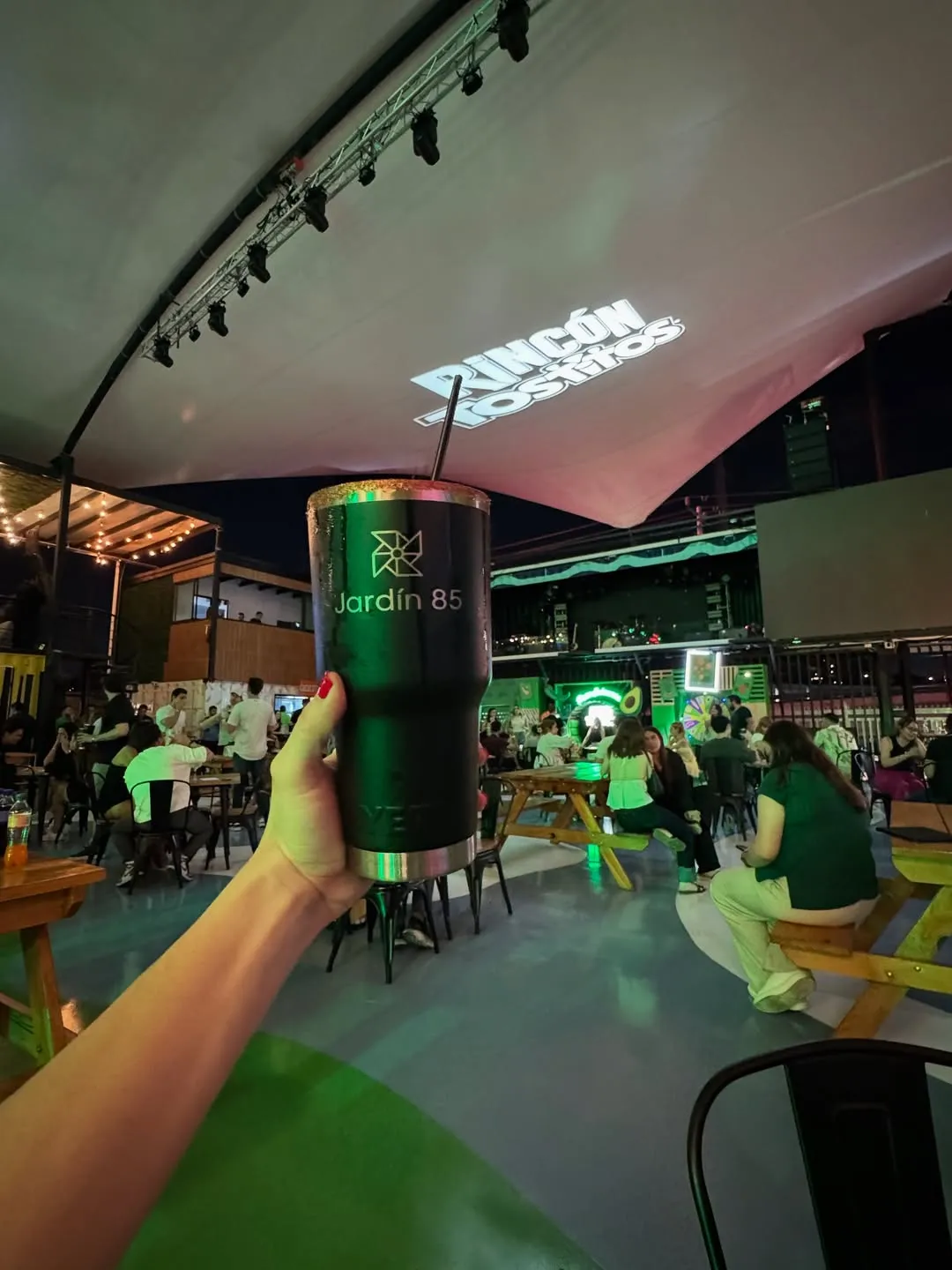5 razones para visitar Jardín 85, el Food Park que la está rompiendo en el sur de Monterrey 