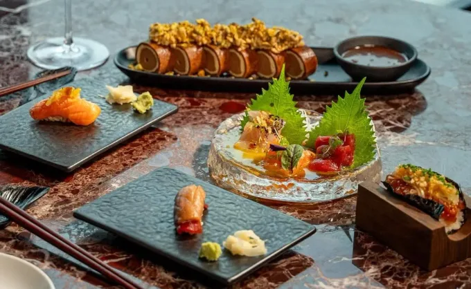 La preparación enfrente del comensal ha pasado de las barras de sushi y taquerías al super fine dining. Aquí 3 líderes en este concepto
