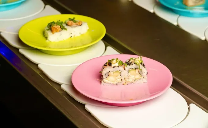 ¿Has ido a un buffet giratorio de sushi? Están de moda y nuestros expertos te recomiendan su top 2 en GPE y SNN