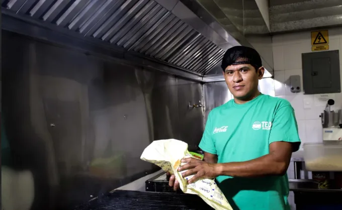 Héroes del servicio Coca-Cola. De un carrito a 14 sucursales en varios municipios: Teo Burger, una historia de emprendimiento y orgullo gastronómico neoleonés - Guadalupe, Nuevo León
