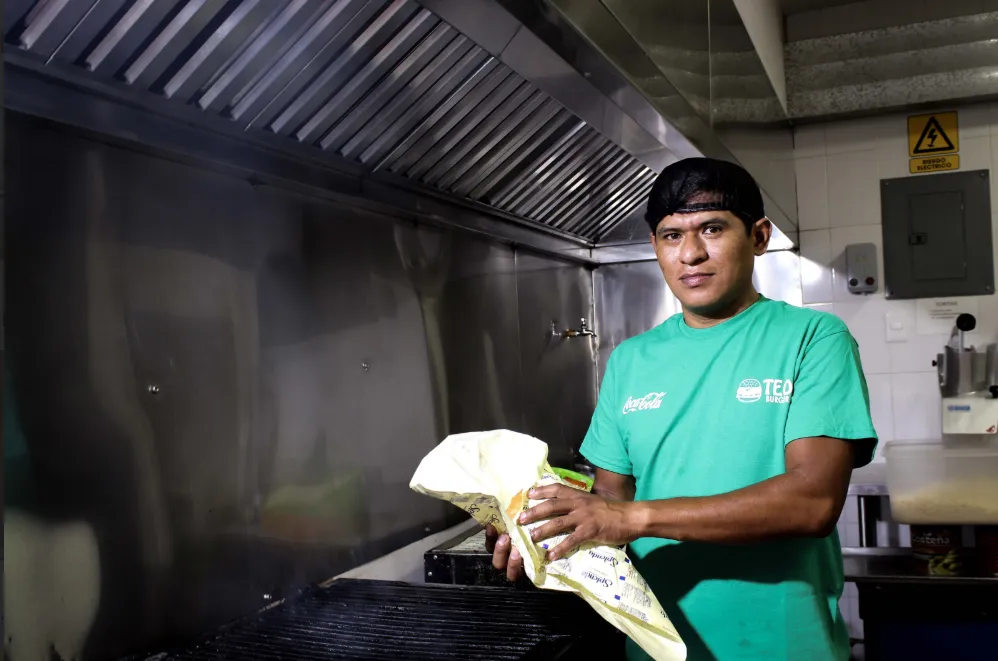 Héroes del servicio Coca-Cola. De un carrito a 14 sucursales en varios municipios: Teo Burger, una historia de emprendimiento y orgullo gastronómico neoleonés