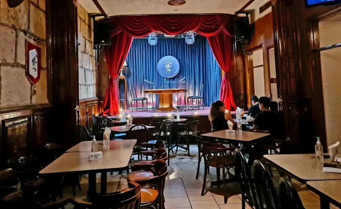 3 restaurante-bar que combinan el comfort food y la comedia. Escocés, Unicornio Azul y Zagar